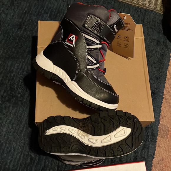 9 Little kids. Avalance snow boots. New, never worn. - Picture 4 of 9